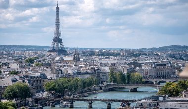 Paris’te çıkan yangında 2 kişi yaşamını kaybetti