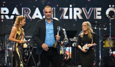 İş İnsanı İbrahim Murat Gündüz Engelsiz Yaşam Vakfının Yararına Düzenlenen Gecede Yılın Zirvedeki Spor Yatırımcısı Ödülünü Aldı